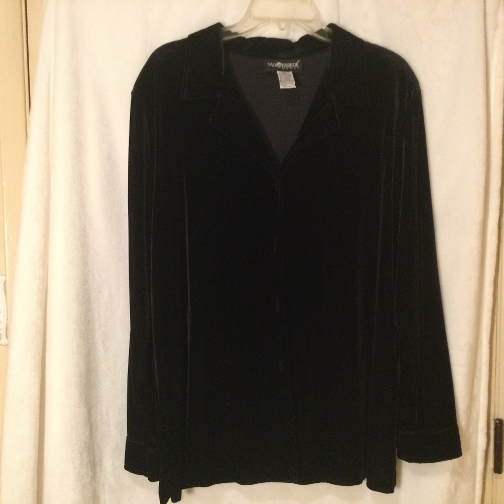 ⭐️ Sag Harbor Black Velour Long Sleeve Top